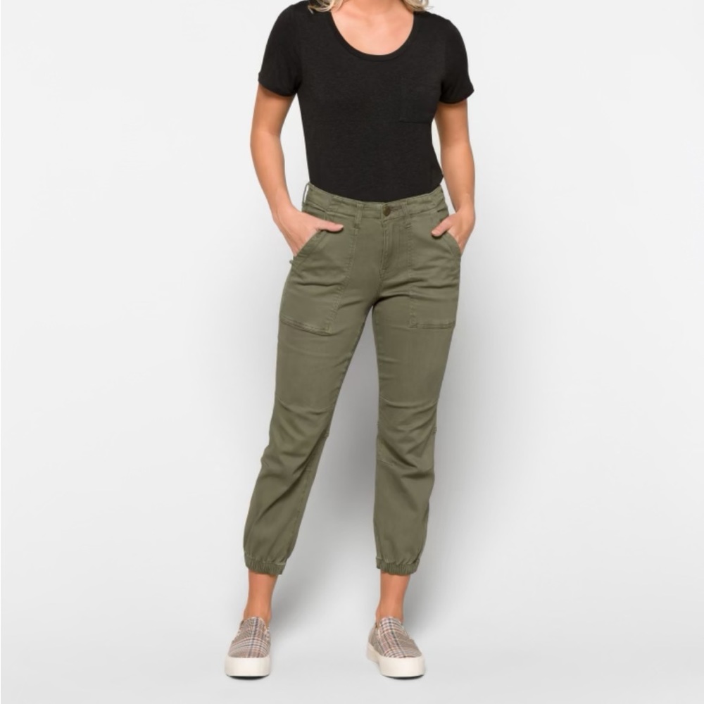 Olive twill cargo joggers with elastic.
